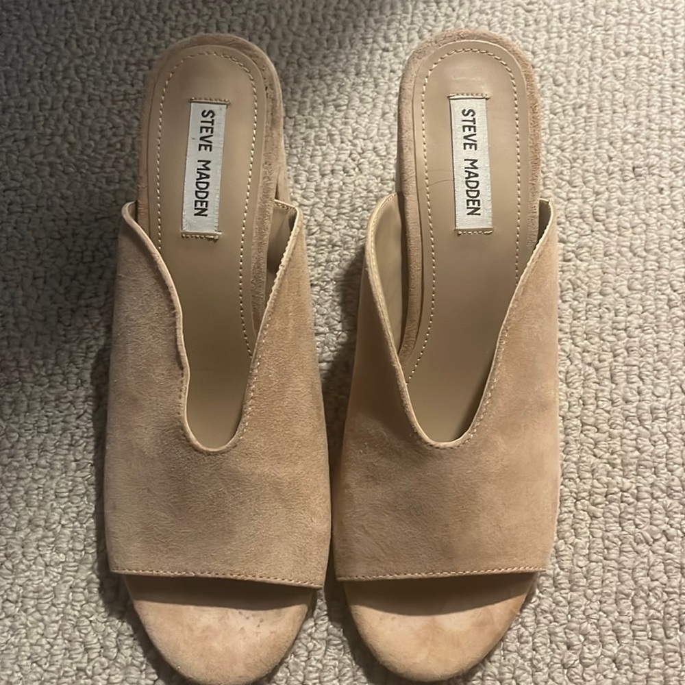 Steve Madden beige suede heeled sandal